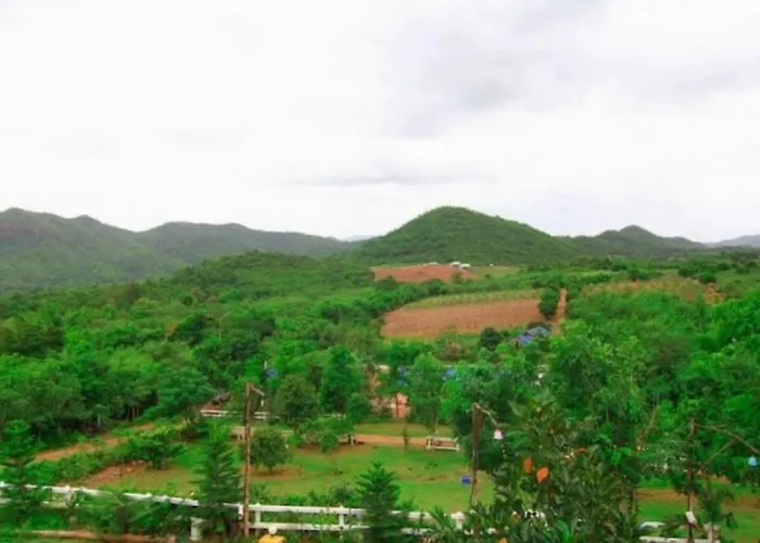 โรงแรม Ingmhok Country Mountain View สวนผึ้ง