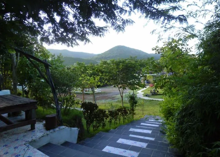 โรงแรม Ingmhok Country Mountain View สวนผึ้ง